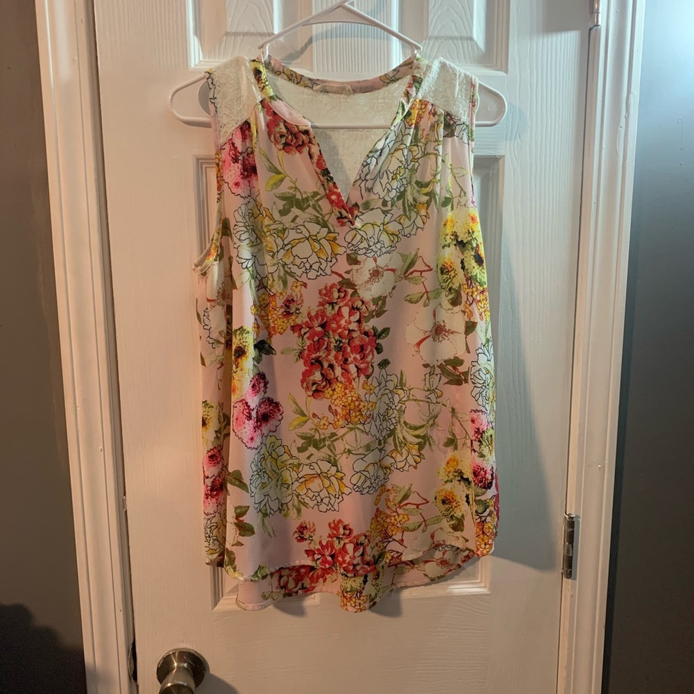5/$20🌸Floral top - L